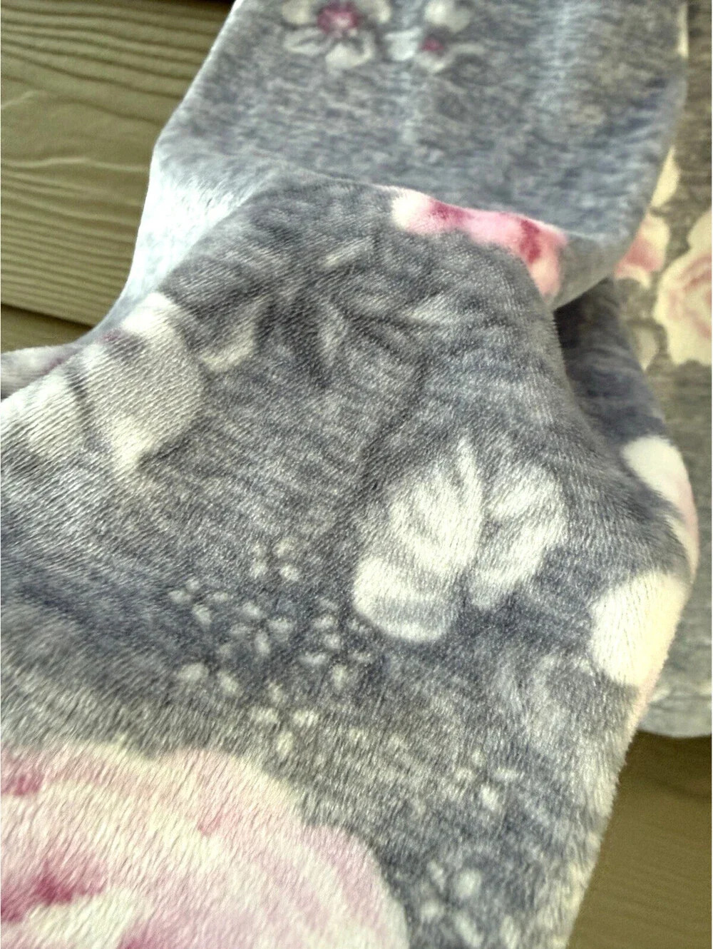 Laura Ashley Women's Gray Pink Floral Velvet Pajama Top & Pants Set 2pc